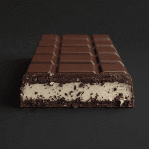 Produktbillede af en plade mælkechokolade med oreo-fyld
