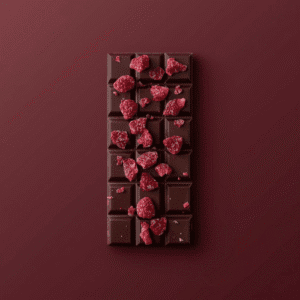 produktbillede af en plade mørk chokolade med frysetørret hindbær