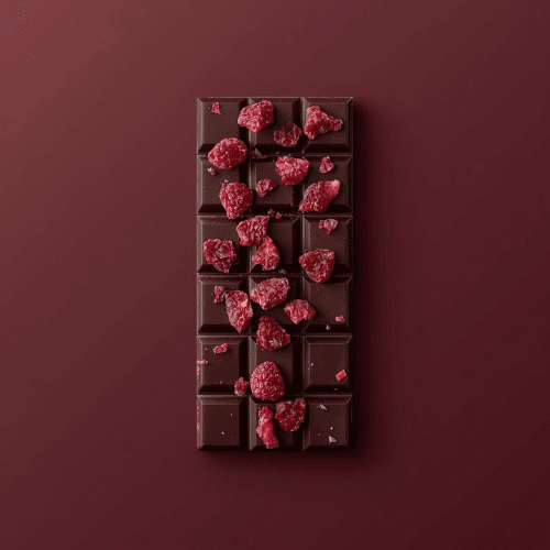 produktbillede af en plade mørk chokolade med frysetørret hindbær