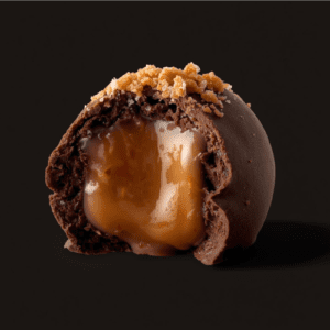 Produktbillede af en mørk chokolade med saltet flydende karamel-fyld